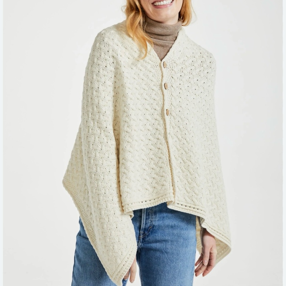 Aran Sweater Market Glenbeigh Aran Cape in Cream